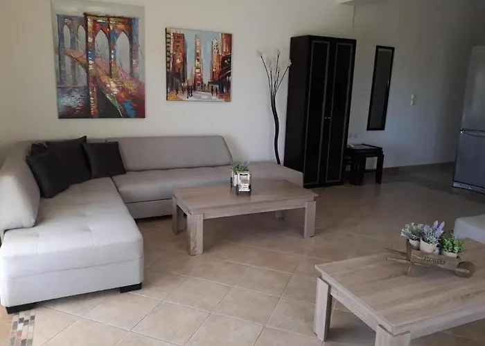 The Pearl Néa Péramos