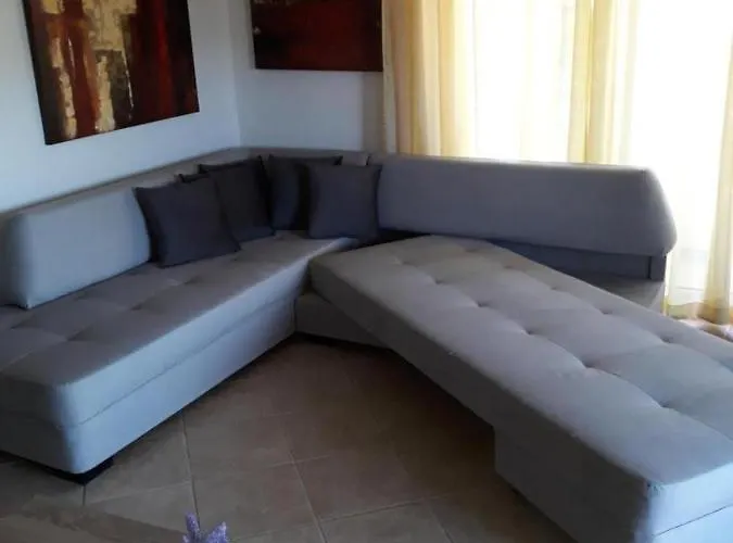 The Pearl * Néa Péramos